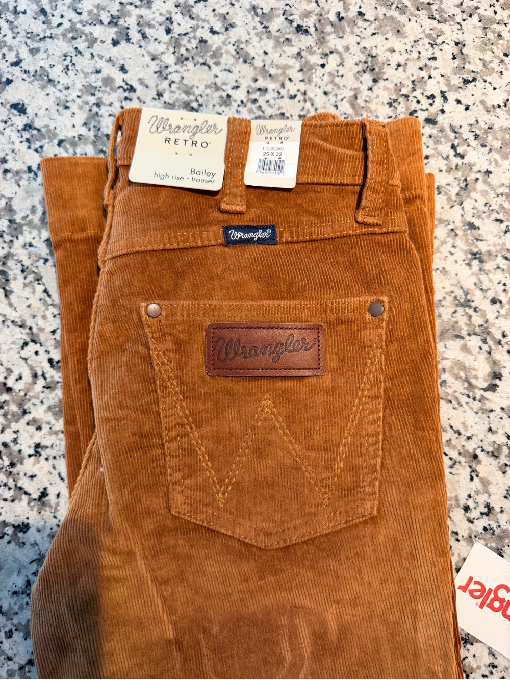 Wrangler Retro Corduroy Pants in Warm Amber